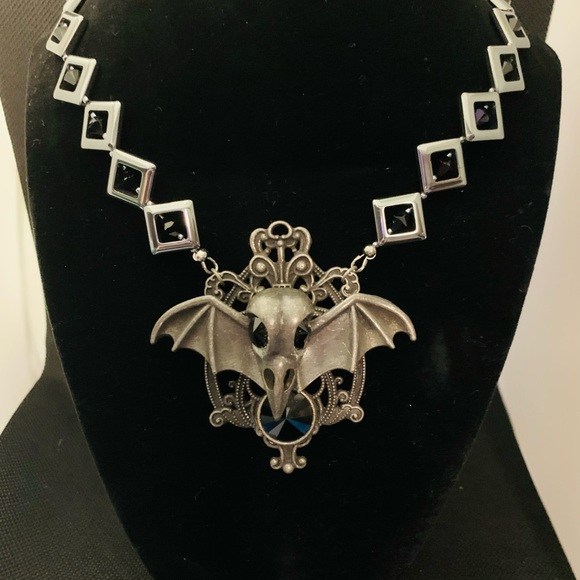 GOTHIC NECKLACE - Picture 1 of 3